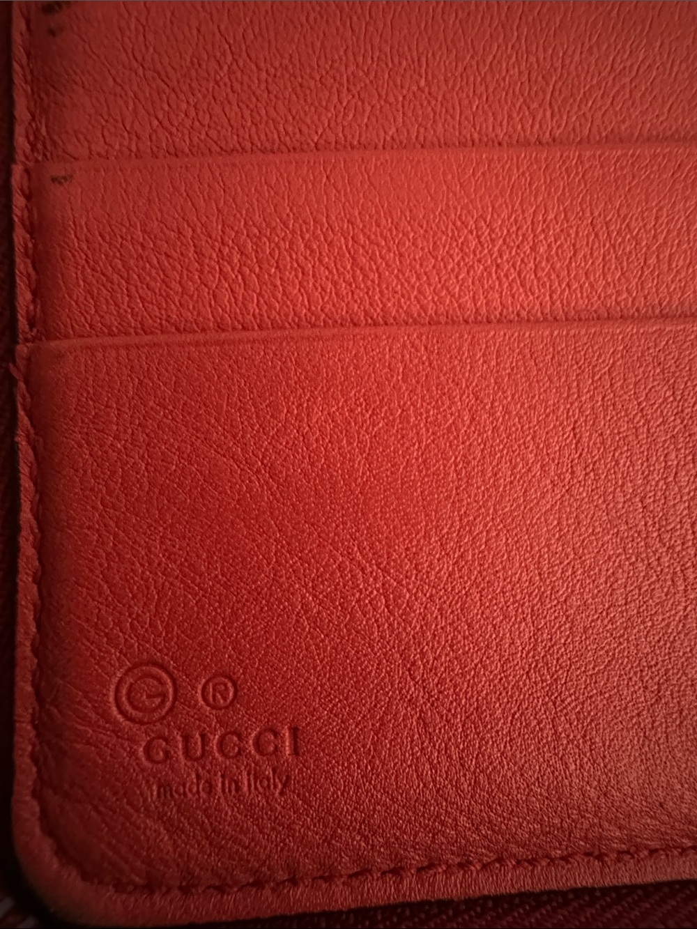 Gucci Red Embossed GG Zip Wallet - Picture 3 of 5